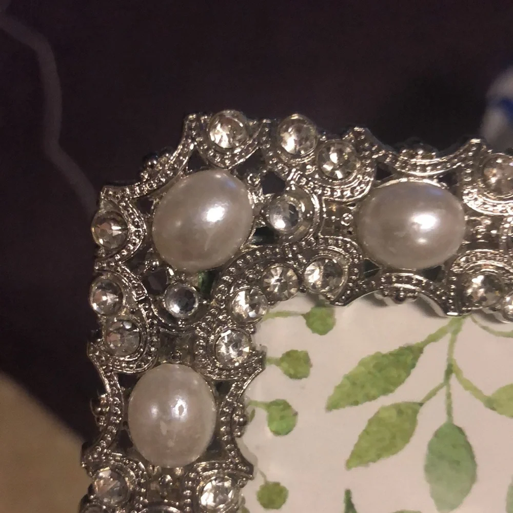 Beautiful Faux Pearl & Rhinestone “Faith” Photo Frame. Holds a 5 x 7 pic!